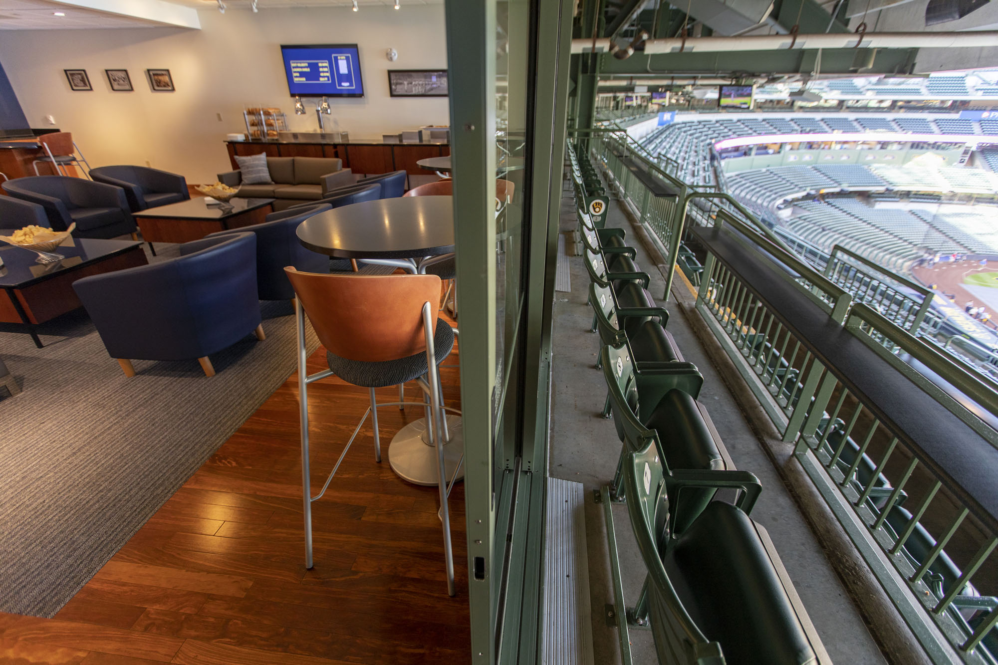 Suite interior + balcony seating
